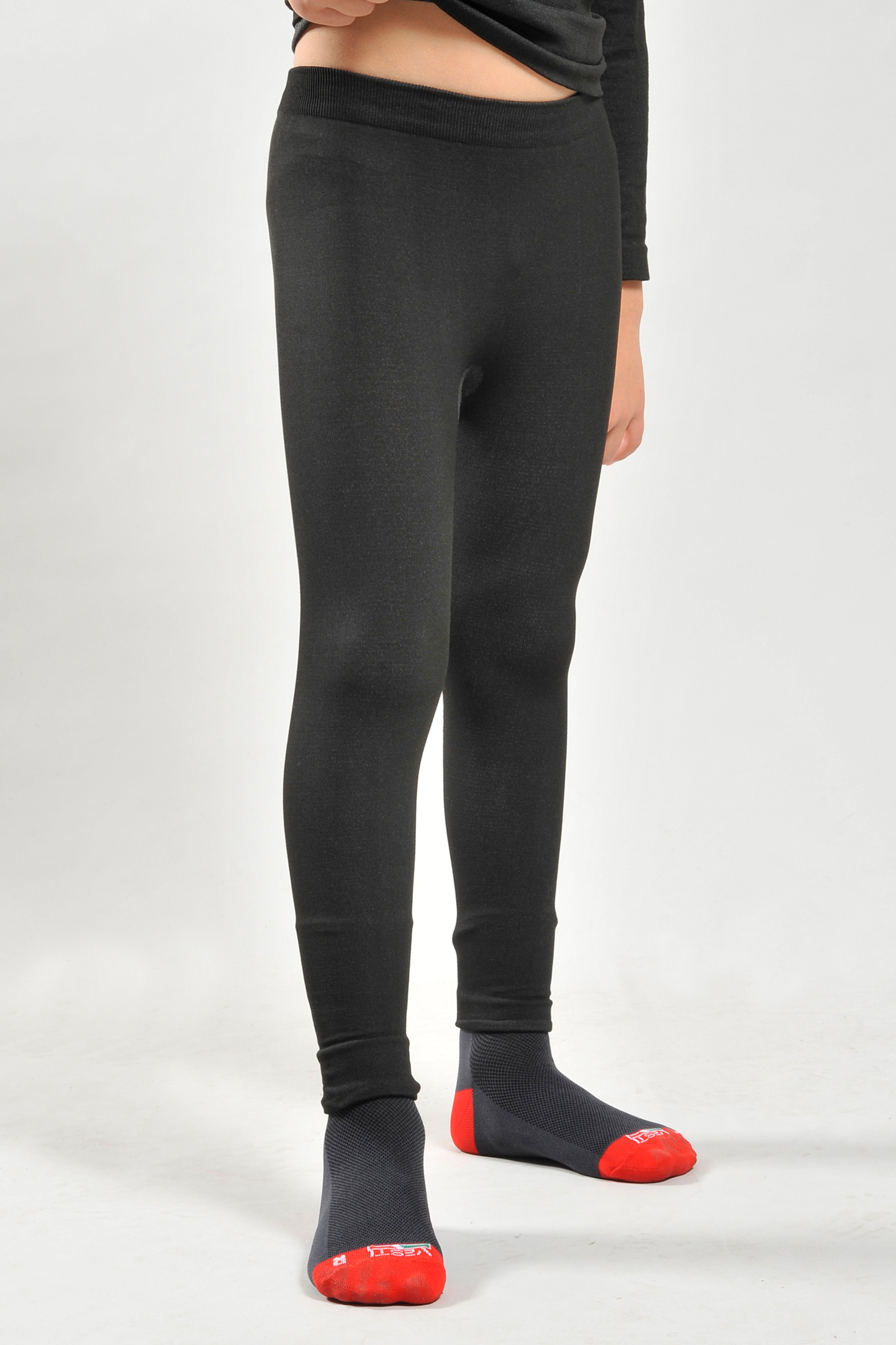 Thermo-Leggings für Kinder aus 75 % Polyester, 20 % Polyamid und 5 % Elasthan