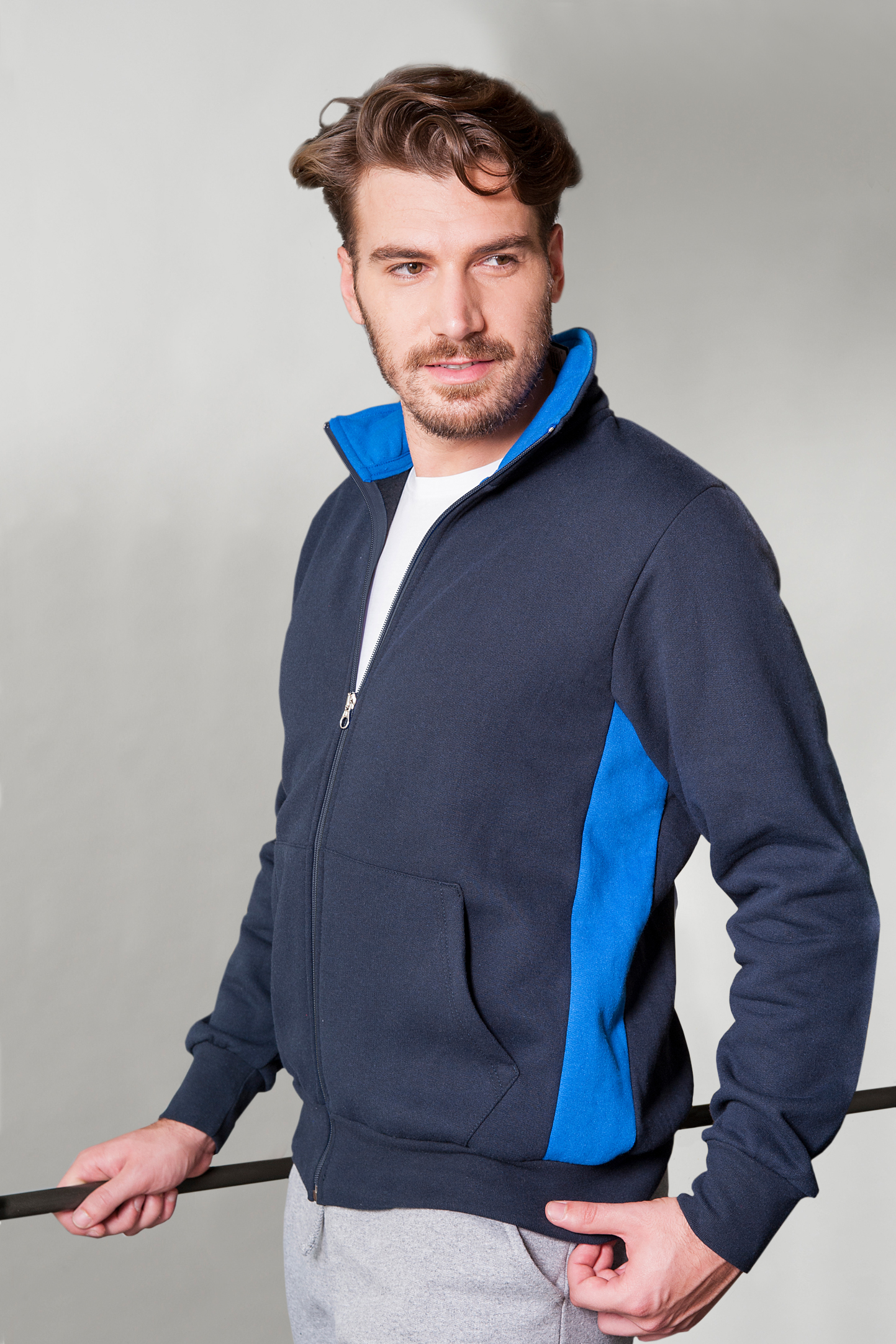 Sweatshirtjacke mit langem Reißverschluss, Kontrastfarben, 70 % Baumwolle, 30 % Polyester, 280 g/m², Blau/Royal, Sport, Größe S
