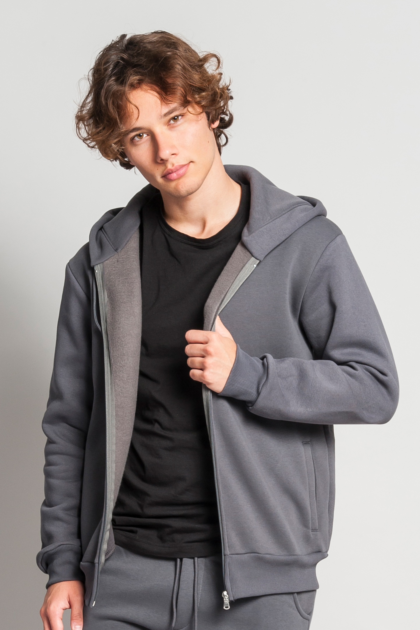 Sweatshirt mit Kapuze und Reißverschluss, 75 % Baumwolle, 25 % Polyester, 320 g/m², Schwarz, Größe XS