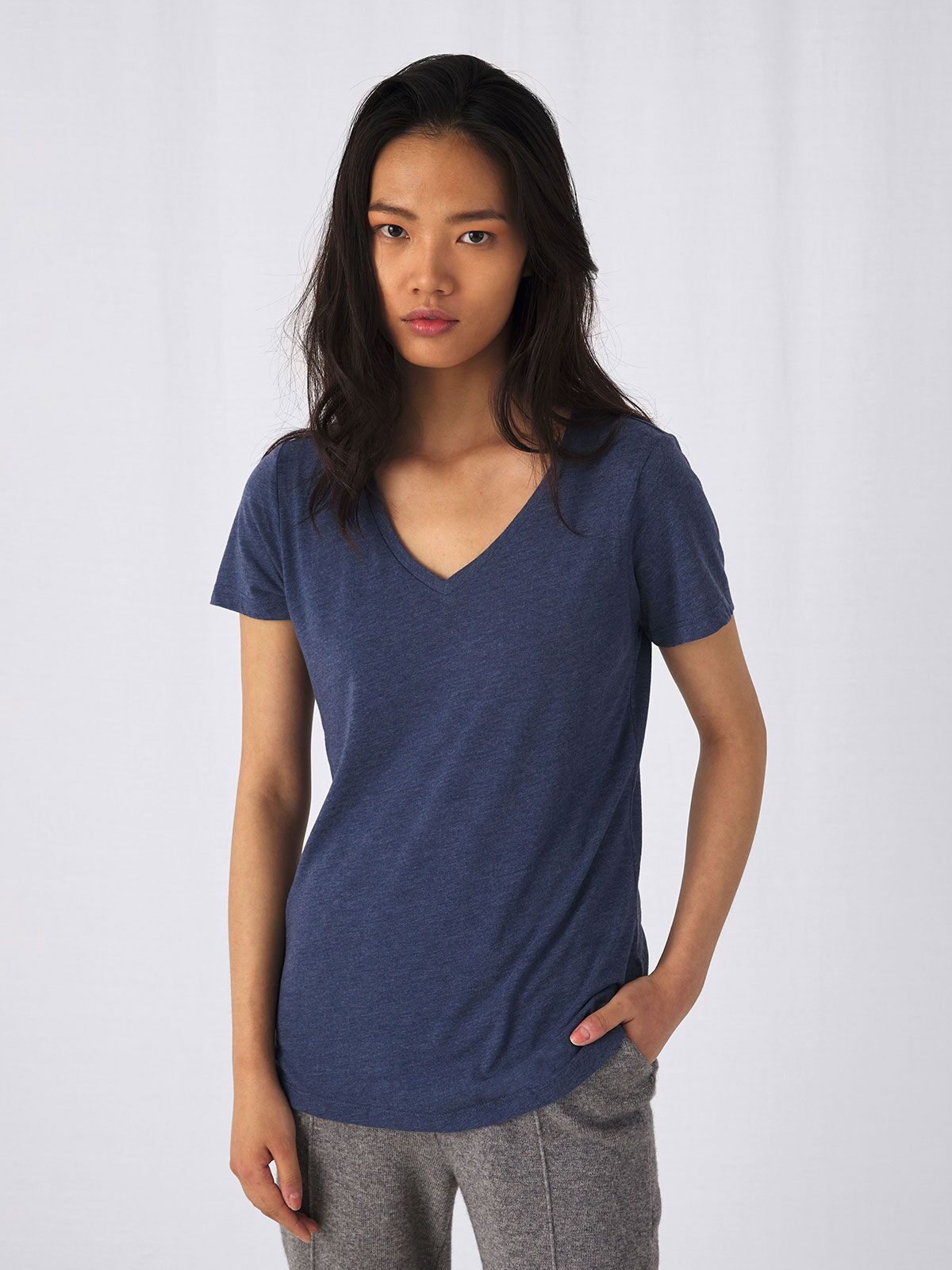 Damen-T-Shirt mit V-Ausschnitt aus Triblend-Material