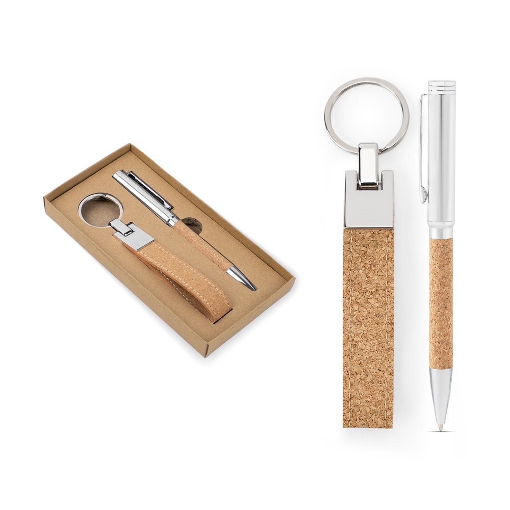 EVANS. Set composto da una penna a sfera e da un portachiavi, entrambi in metallo e sughero